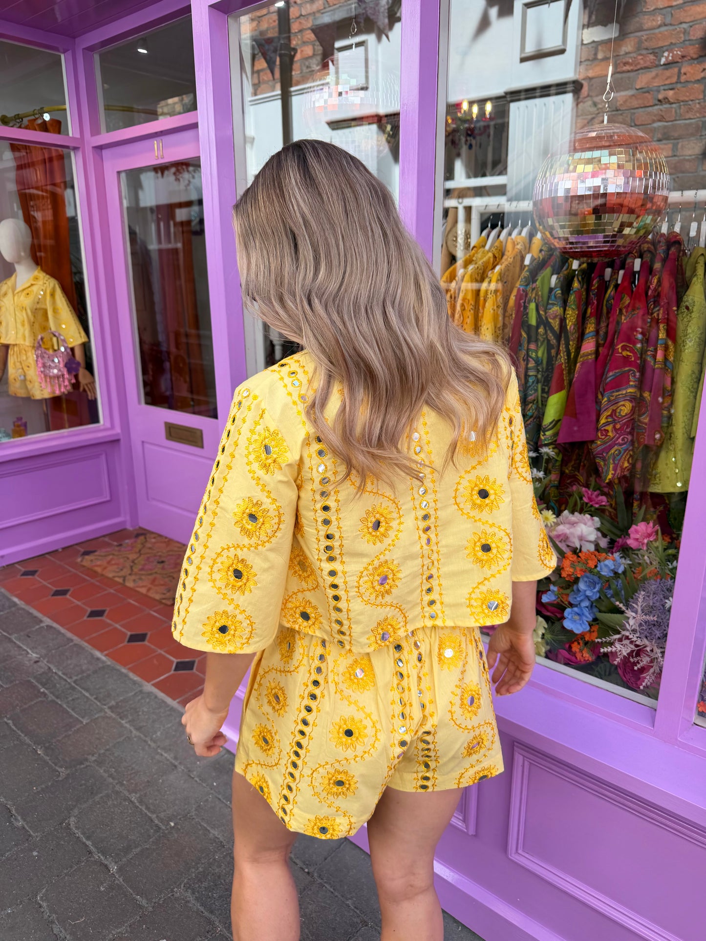Lemon Ari Short