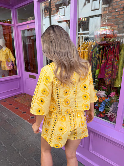 Lemon Ari Short