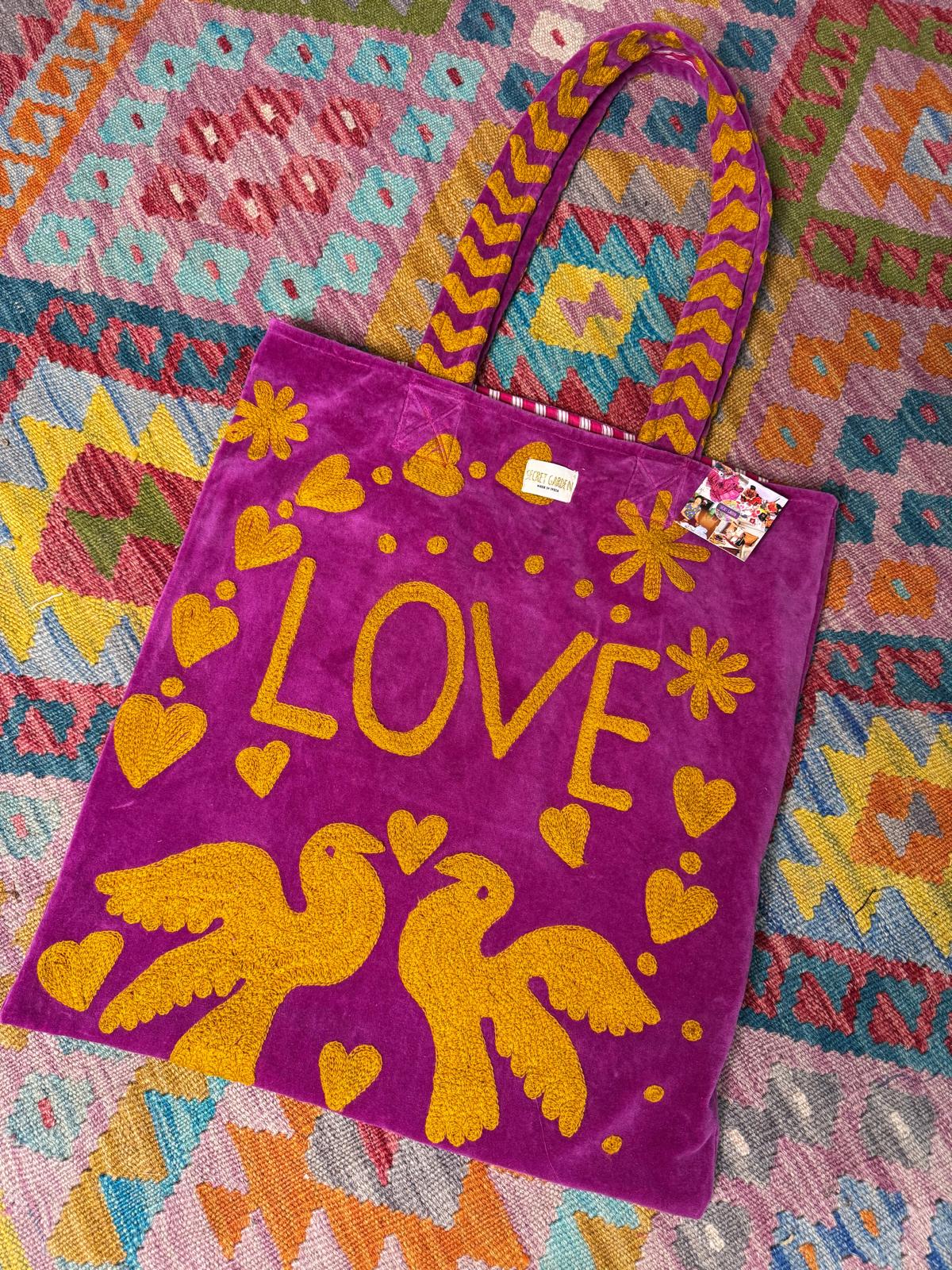 Peace & Love Tote Bags